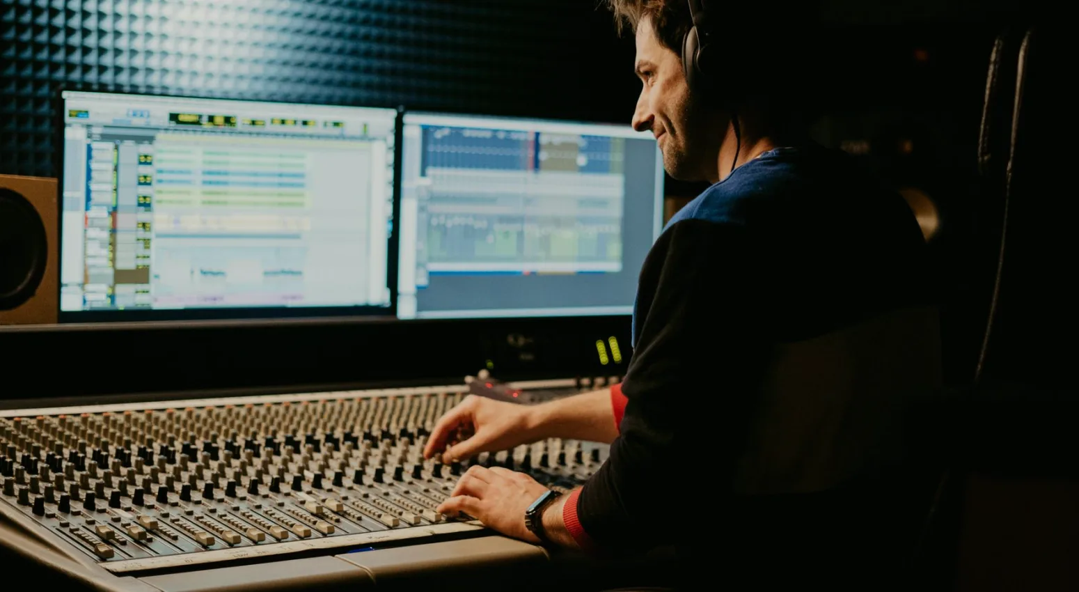Så går en ljudkedja till i studion, från mikrofon till mixerbord